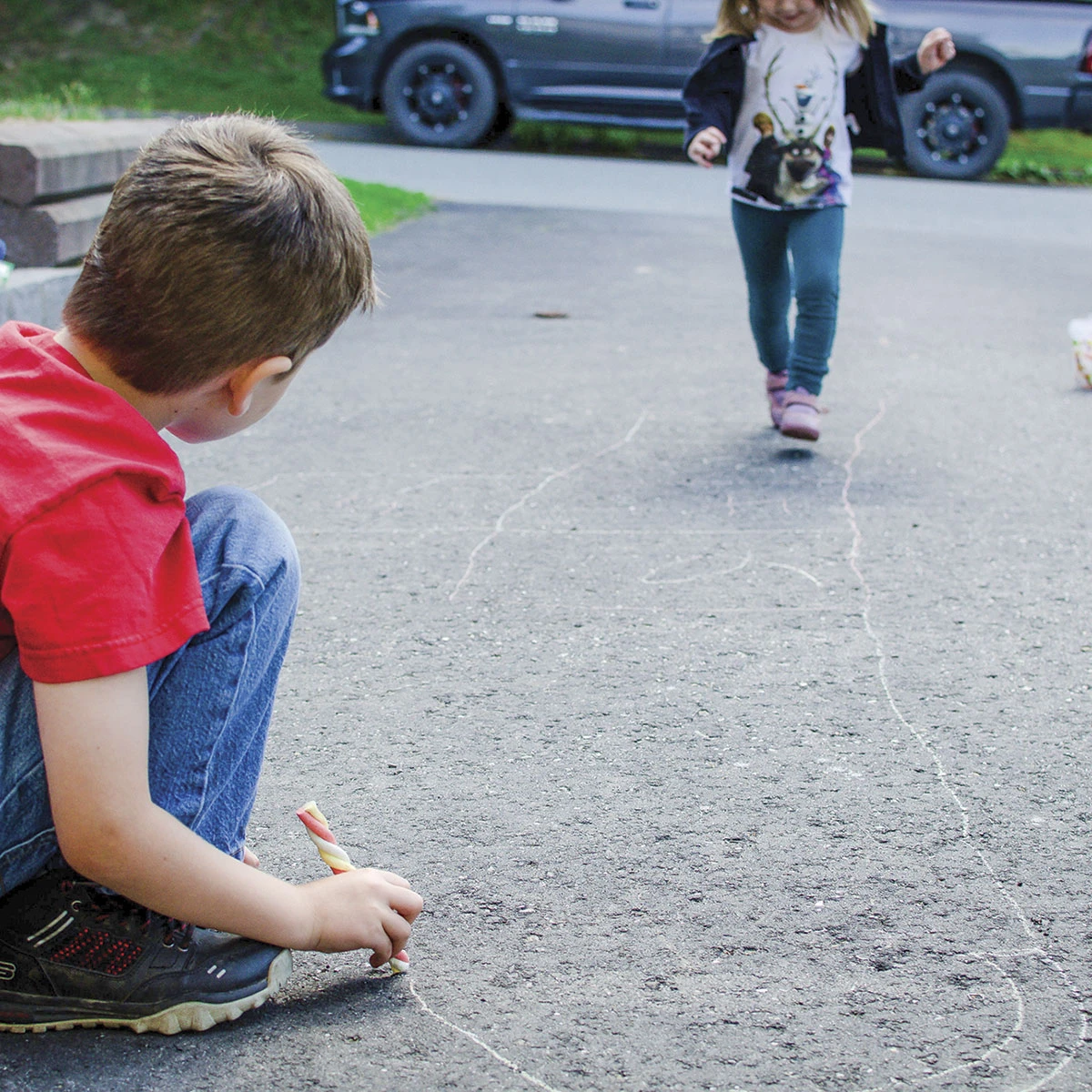 Pebeo Sidewalk Chalk Clay Pail 5 Pebeo Sidewalk Chalk Clay Pail - Image 5